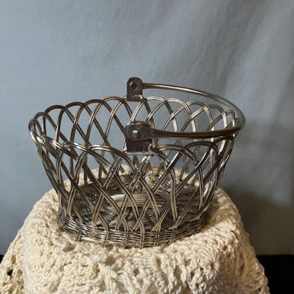Woven Wire Basket with Handle 3"Hx5"Lx4"W - Picture 3 of 6